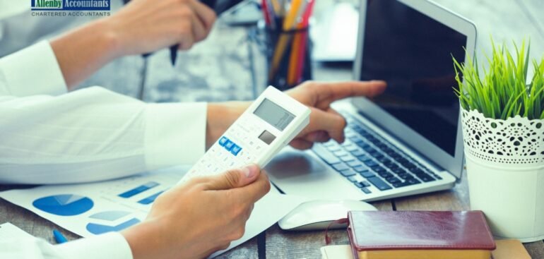 How Pharmacy Accountants Help Independents Beat Big Chains